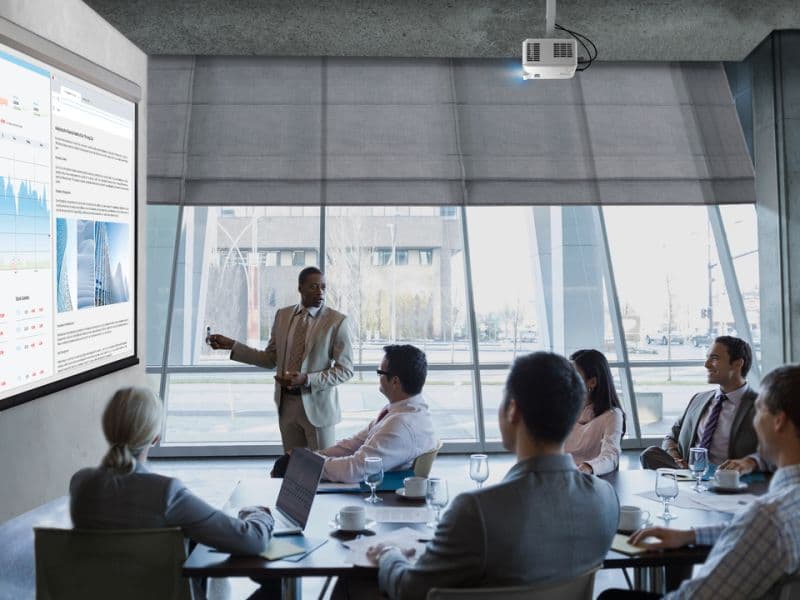 Laserprojector Full HD (1920x1080) 4000 ansilumen TR 1,48 - 1.62 incl 15W speaker — foto 3 van 4