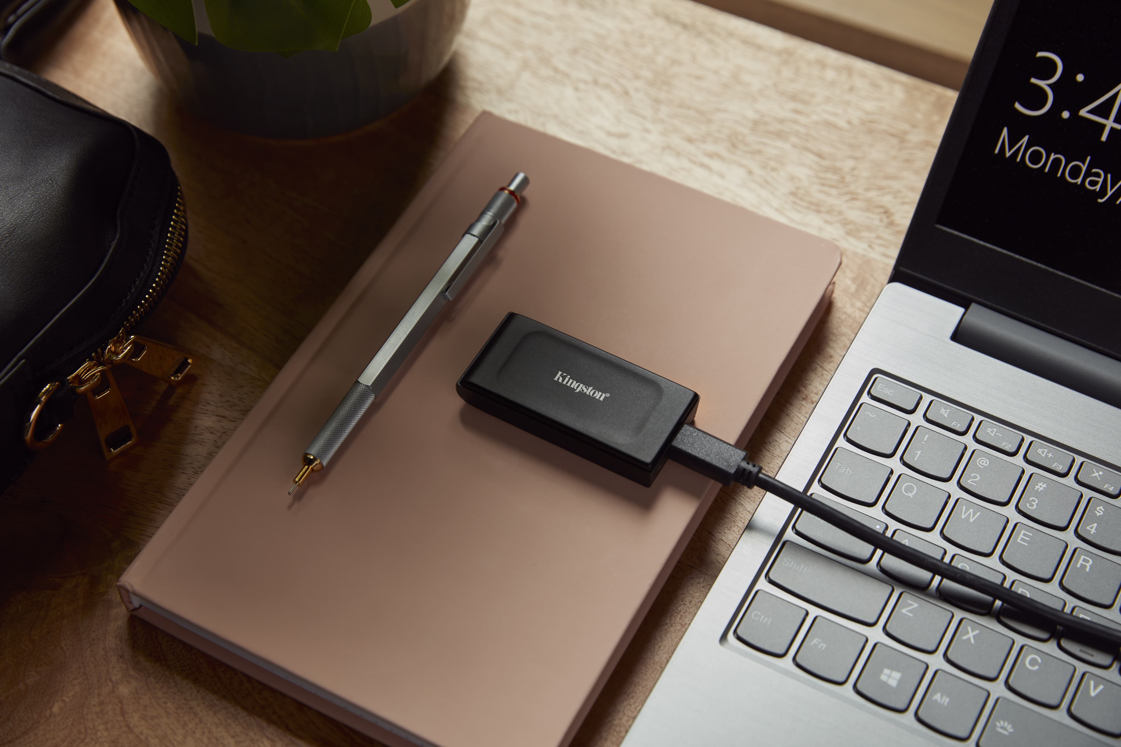 2TB XS1000 External USB 3.2 Gen 2 Black — photo 7 of 15