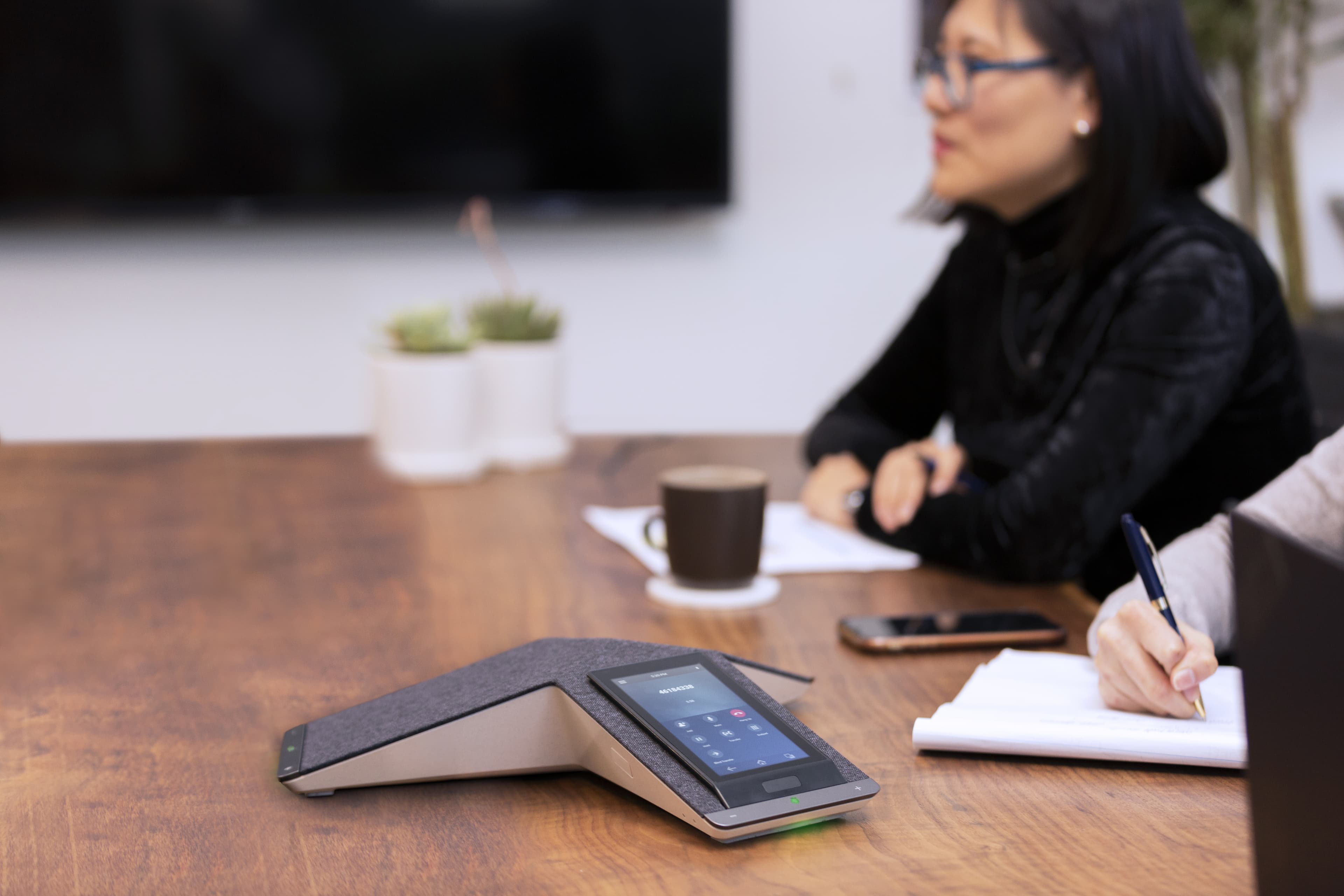 Poly Trio C60 IP Conference Phone for Microsoft Teams Full Radio and PoE-enabled — foto 4 van 10