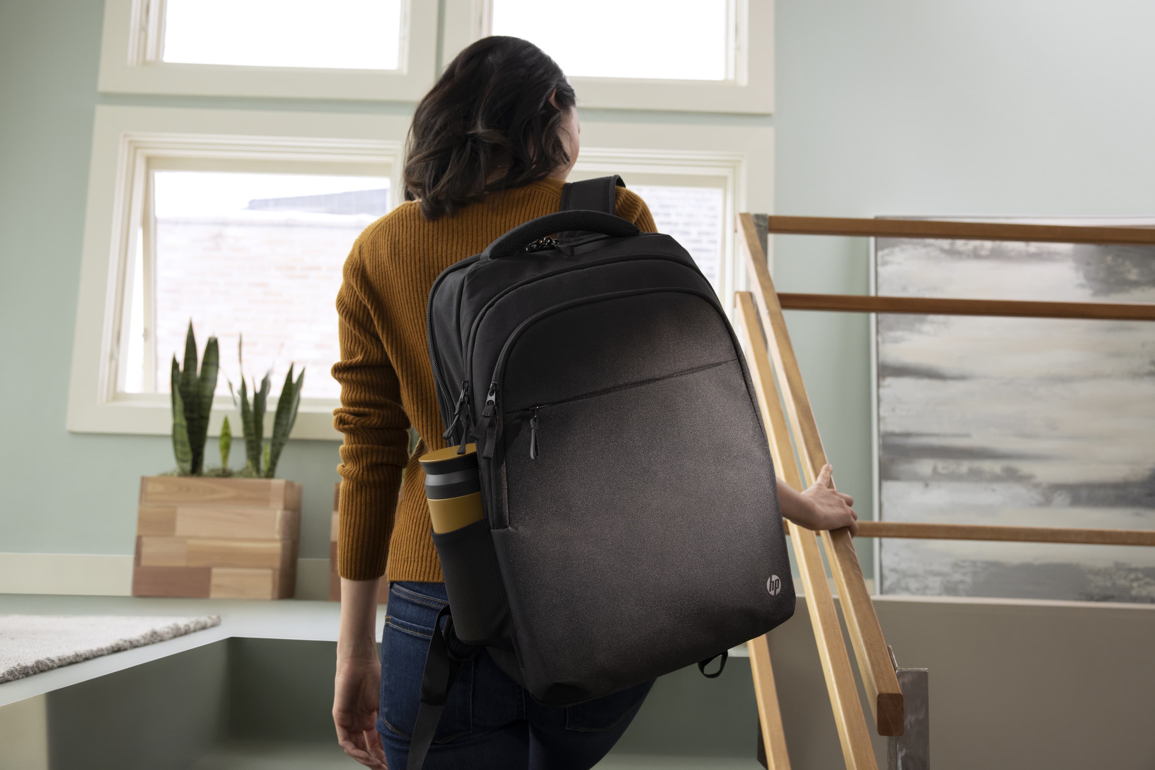 HP Renew Business 17.3" Laptop Backpack — photo 2 of 6
