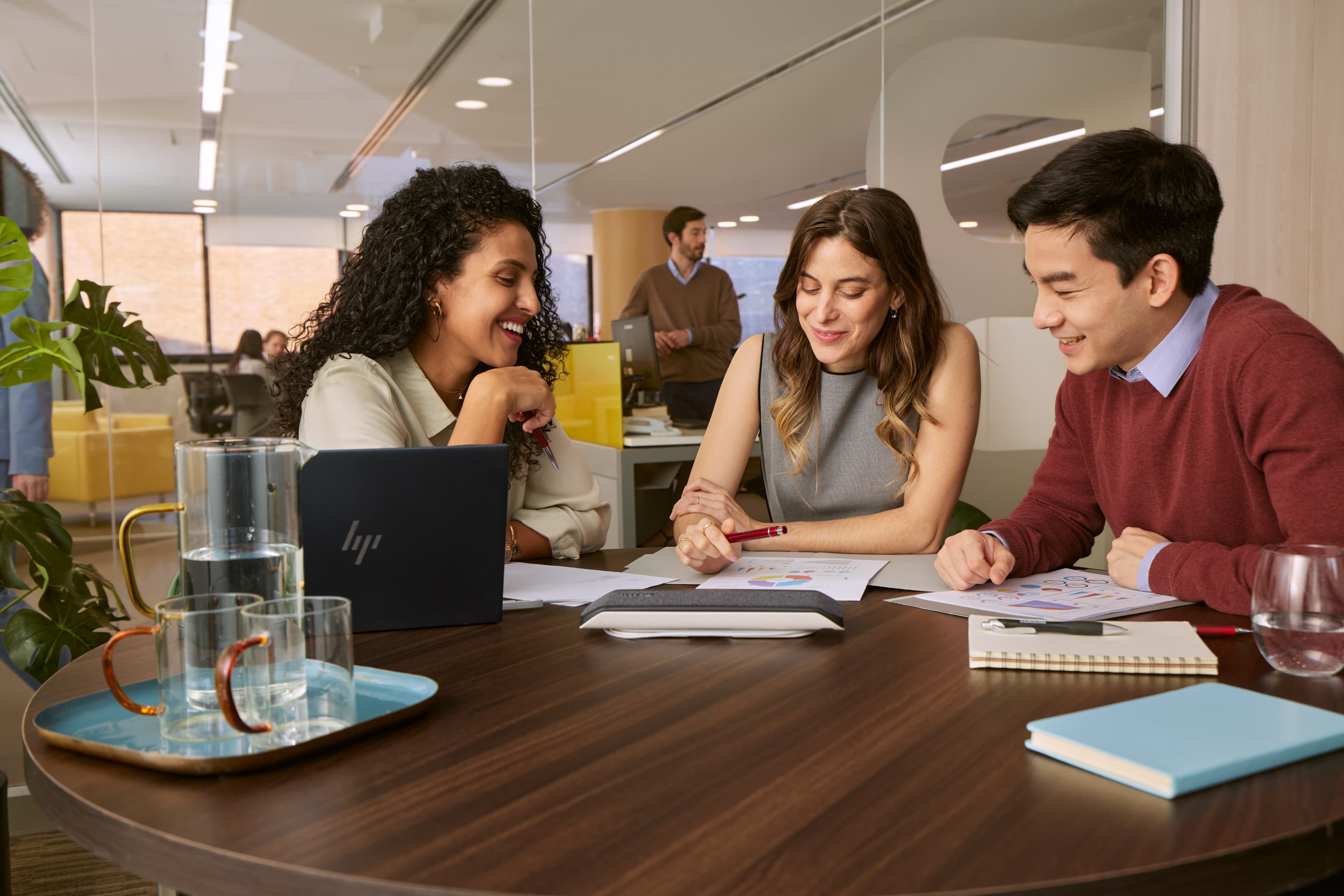 Poly Sync 40 Microsoft Teams Certified USB-A/C Speakerphone — foto 2 van 4