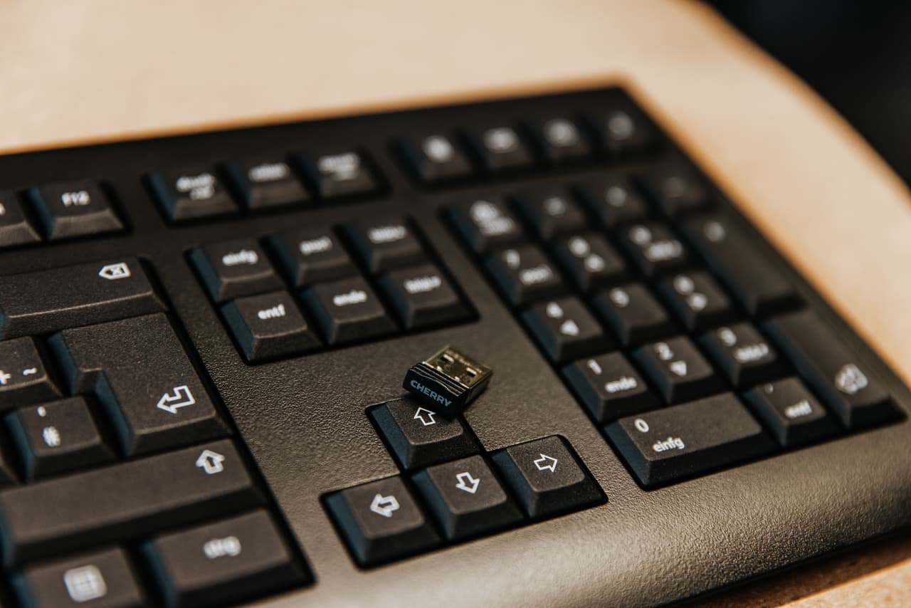 CHERRY KW 3000 Keyboard - Wireless - QWERTY - Black — photo 5 of 5