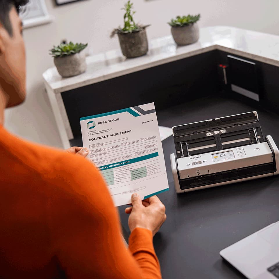 Scanner de documents Brother ADS-1800W — photo 7 sur 8