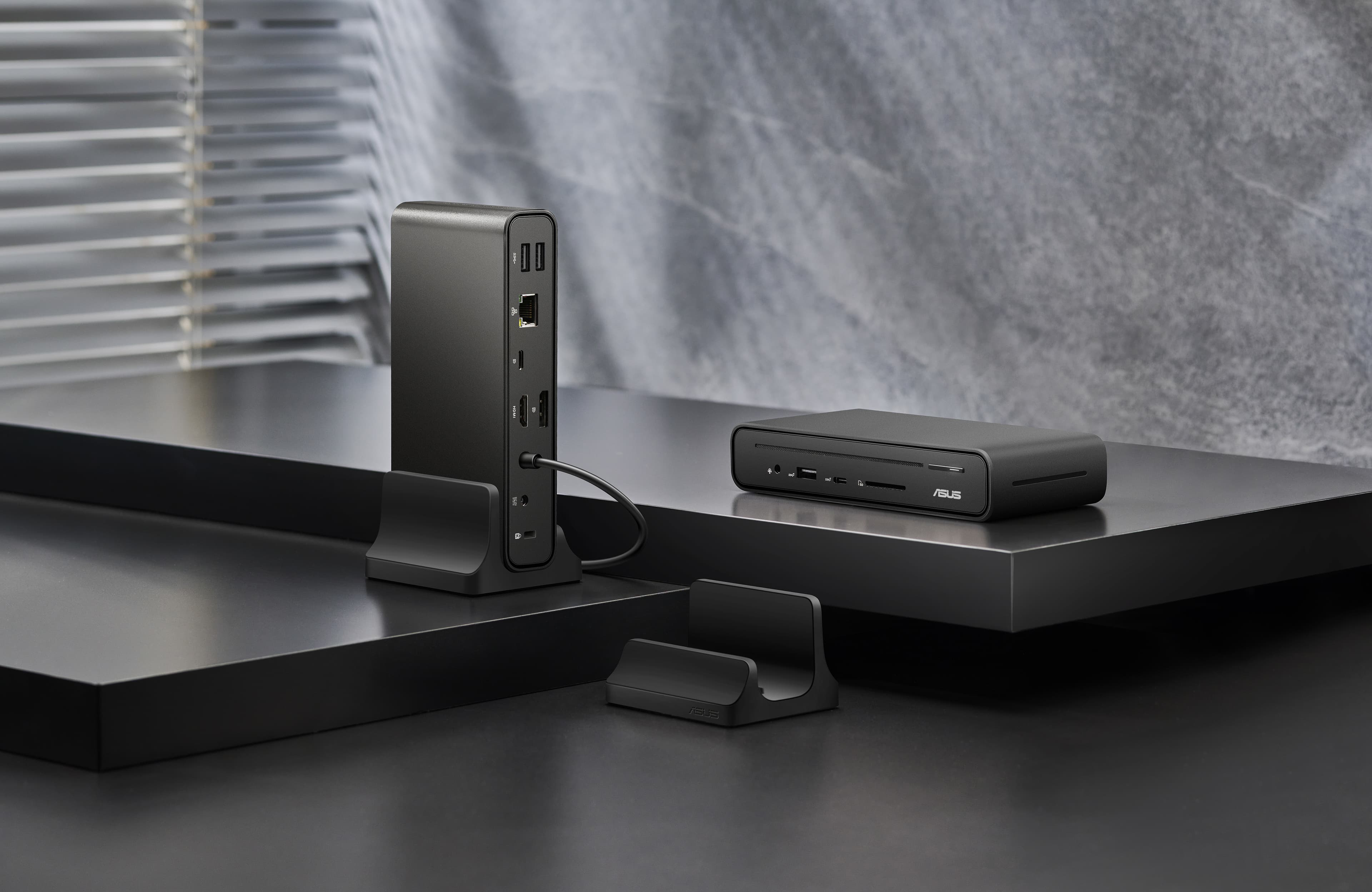 ASUS DC300 Triple Display USB-C Dock — photo 11 of 17