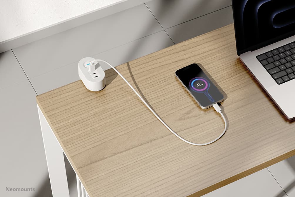 Prise de bureau VOLT avec bride - 2 x USB-C (20W) - 1x USB-A (18W) - 3 x 230V. - Type de fiche F - 3680 Watts- 1,4 m Câble - Blanc — photo 14 sur 16